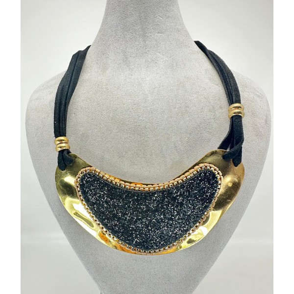 Siyah Derili Gold Taşlı Kolye